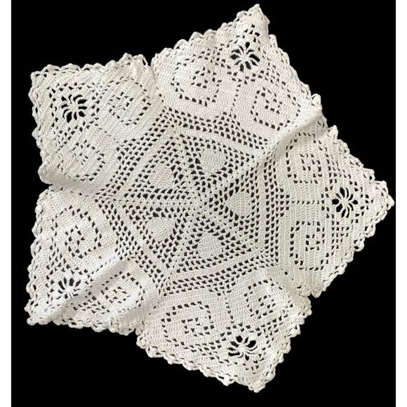 Vintage Crocheted Doilies Lot of 3 - Picture 4 of 6